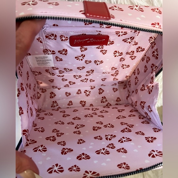 ❤️🎁 Betsey Johnson Present Gift Box Pink Candy Heart Crossbody Bag❤️🎁 NWT - Picture 11 of 11